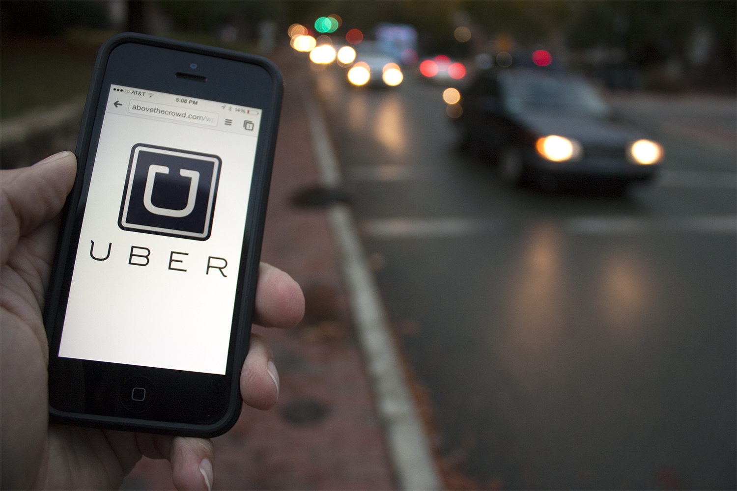 Primul șofer Uber amendat, modificarea legii taximetriei ordonanța anti Uber