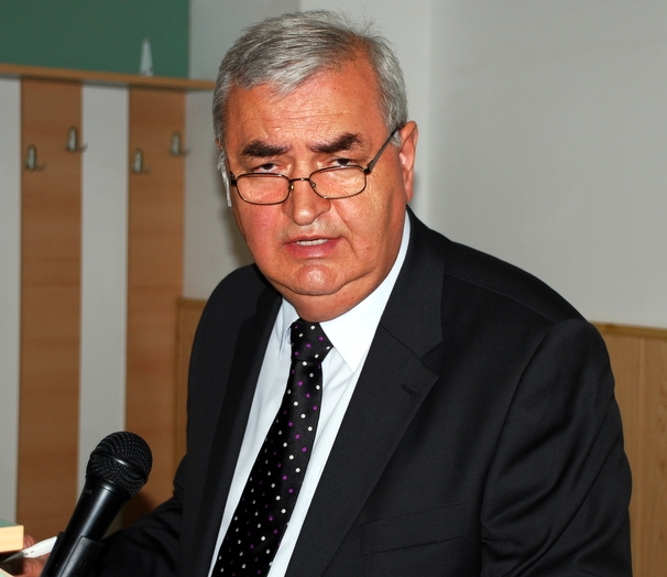 Ioan Nicolae Alecu, fostul rector al USAMV, a fost acuzat de Becali că a pus la cale afacerea împreună cu Puiu Popoviciu