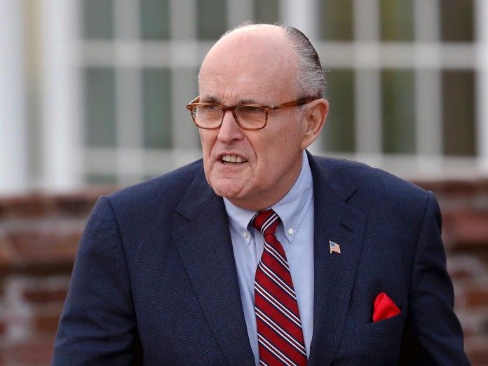 Rudy Giuliani Avocatul preşedintelui Donald Trump Rudolf Giuliani a fost plătit de o firmă de avocatură în momentul în care a trimis preşedintelui României o scrisoare contrară