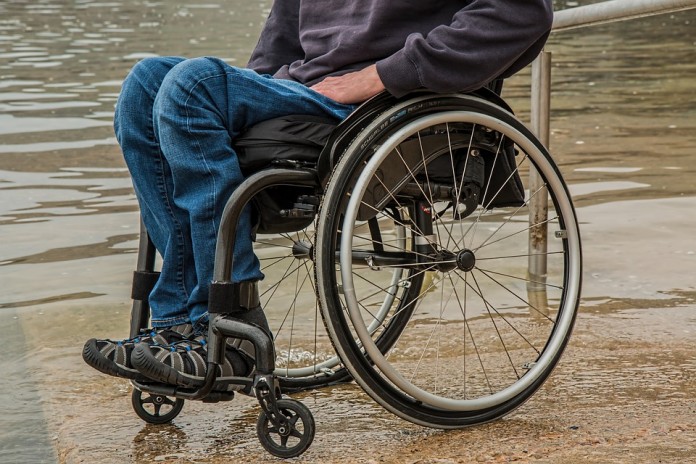 Patru români din fiecare 100 au un handicap