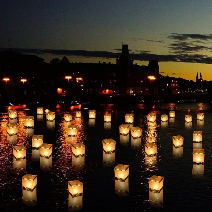 Primul festival din România dedicat lampioanelor pe apă, la București