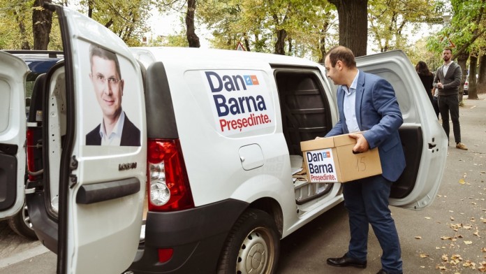 BEC: Mașinile cu însemnele electorale ale lui Dan Barna nu sunt legale în campania electorală