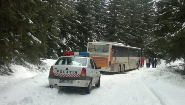 Microbuz cu sportivi între 16 și 18 ani, implicat într-un accident rutier din cauza zăpezii sursa: Google