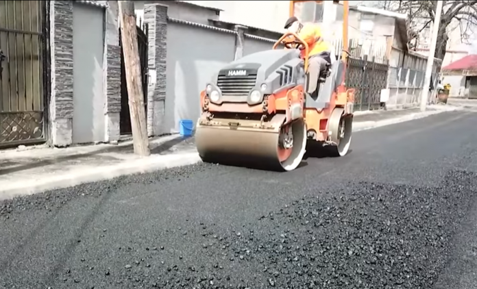 Lucrări de asfaltare în Sectorul 5