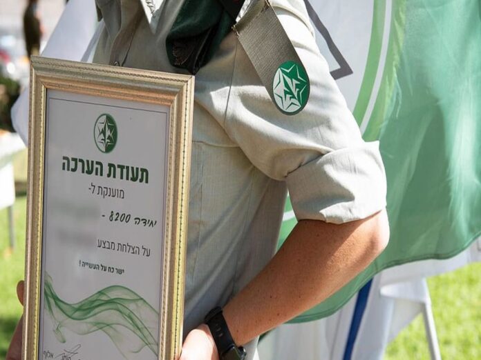 Un premiu acordat Unității 8200 a IDF pentru operațiuni clandestine, 24 iunie 2020. Foto: IDF